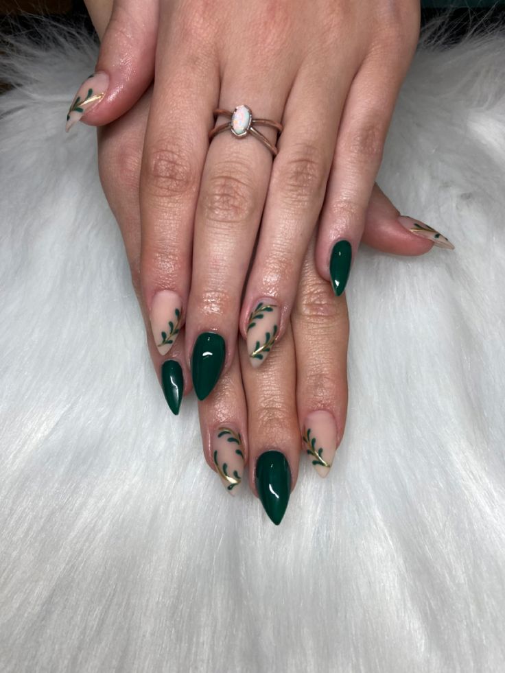 Cute Nails Dark Green, Elegant Emerald Green Nails, Acrylic Nail Designs Dark Green, Short Nails Emerald Green, Forest Green Acrylics, Homecoming Nails Dark Green, Wedding Nails Green And White, Emerald Green Nail Designs Simple, Emerald Gel Nails