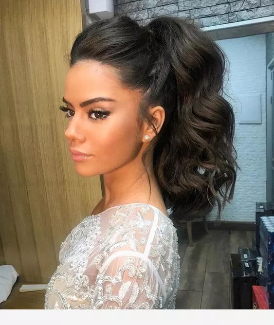 High Ponytail Hairstyles - Inspired Beauty Curled High Ponytail, Medium Lenth Hair, Ponytail With Curls, Beautiful Ponytail, Curled Ponytail, High Ponytail Hairstyles, High Ponytail, Penteado Cabelo Curto, High Ponytails