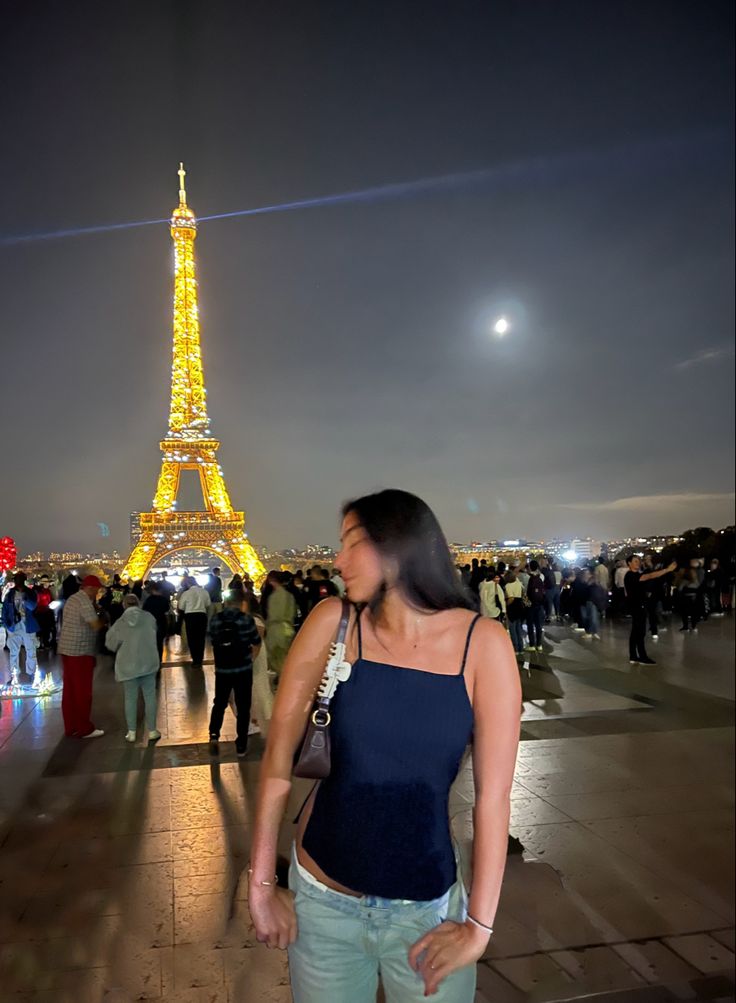 paris, eiffel tower, french aesthetic, paris aesthetic, euro summer, french summer, paris by night, lit up eiffell tower, trocadero Eiffel Tower Pics At Night, Paris Aesthetic Night, Trocadero Paris, French Aesthetic, French Summer, Paris Aesthetic, Paris Pictures, Paris Eiffel Tower, European Summer