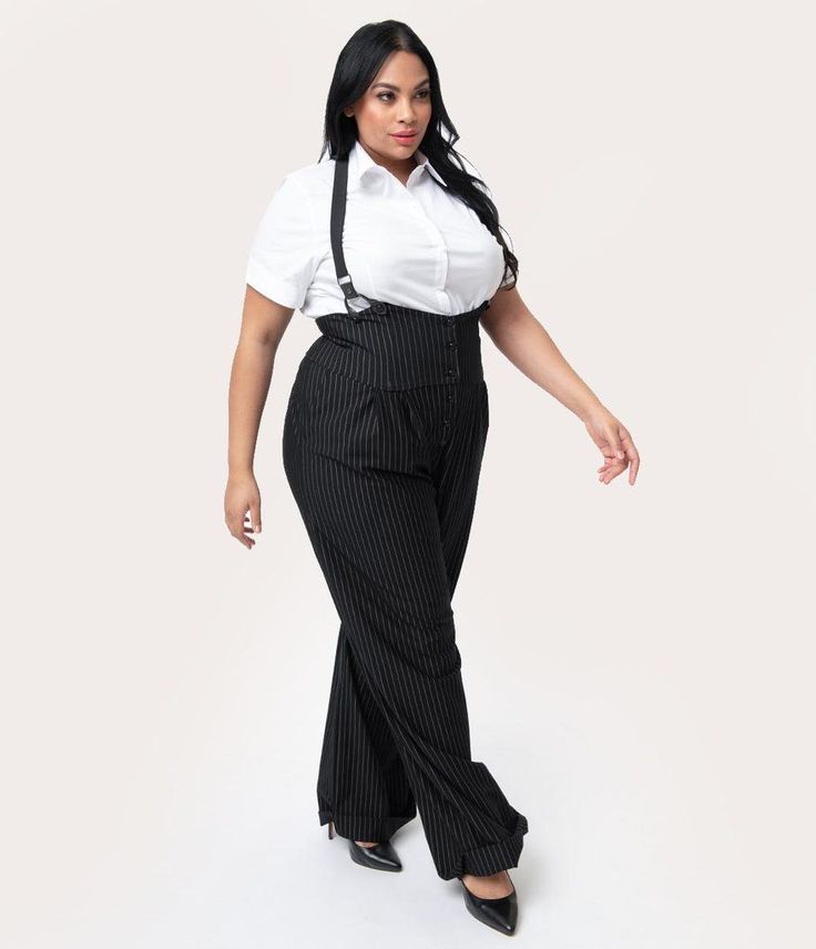 [SponsoredPost] High-Rise Black Pants With Braces #rebeldeoutfitsideasplussize Rebelde Outfits Ideas, Outfits Ideas Plus Size, Rebelde Outfits, Women In Suspenders, Enby Fashion, Plus Size Online Shopping, 20s Costume, Throwback Outfits, Aesthetic Wardrobe