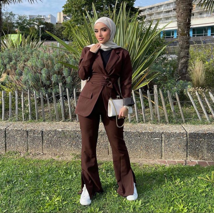 Outfit For Hijab, Graduation Suits For Women, Graduation Suit, Stile Hijab, Muslim Outfits Casual, Hijab Style Casual, Hijabi Fashion Casual, Hijab Outfits, Stylish Work Attire