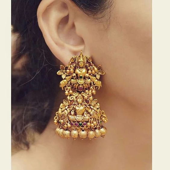 Sparkling Fashion: Gold Jhumka Earring designs latest 2019/ Gold buttalu Temple Jewellery Earrings, Beautiful Temple, Temple Jewelry Necklace, Gold Jhumka Earrings, Indian Jewelry Earrings, Gold Earrings Models, Antique Jewelry Indian, Indian Jewellery Design Earrings, Gold Jewelry Earrings