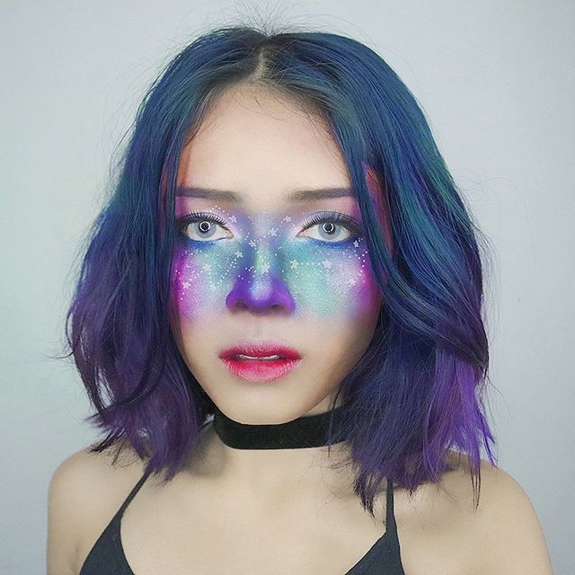 Galactic Makeup: The Hottest New Makeup Trend Is Here For Halloween 2016 Galactic Makeup, Baby Face Makeup, Face Makeup Halloween, New Makeup Trends, Space Makeup, Galaxy Makeup, Horror Make-up, Creepy Halloween Makeup, Makeup Guide