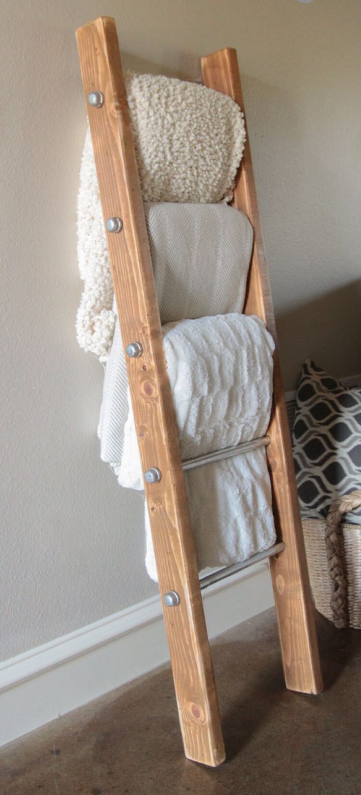 Handmade decorative blanket ladder Blanket Holder Ideas, Blanket Holder, Metal Ladder, Diy Blanket, Ladder Rack, First Apartment Decorating, Apartment Decoration, Plate Rack, Cute Dorm Rooms