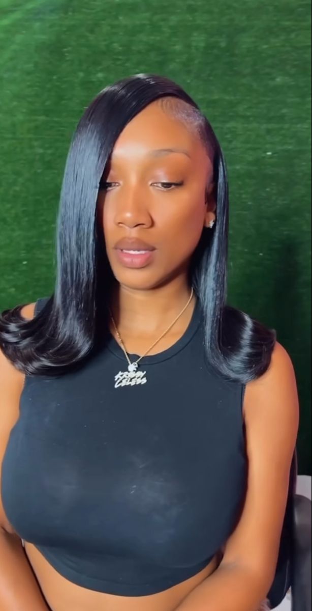 Flip Up Hair, Flip Up Hairstyles Medium Black Women, Flip Curls Hairstyles, Flipped Up Ends Hair Black Women, Flip Curls Black Women, Flip Up Bob, Bob With Flipped Ends Black Women, Flips Hairstyle Black Women, Flipped Bob Black Women