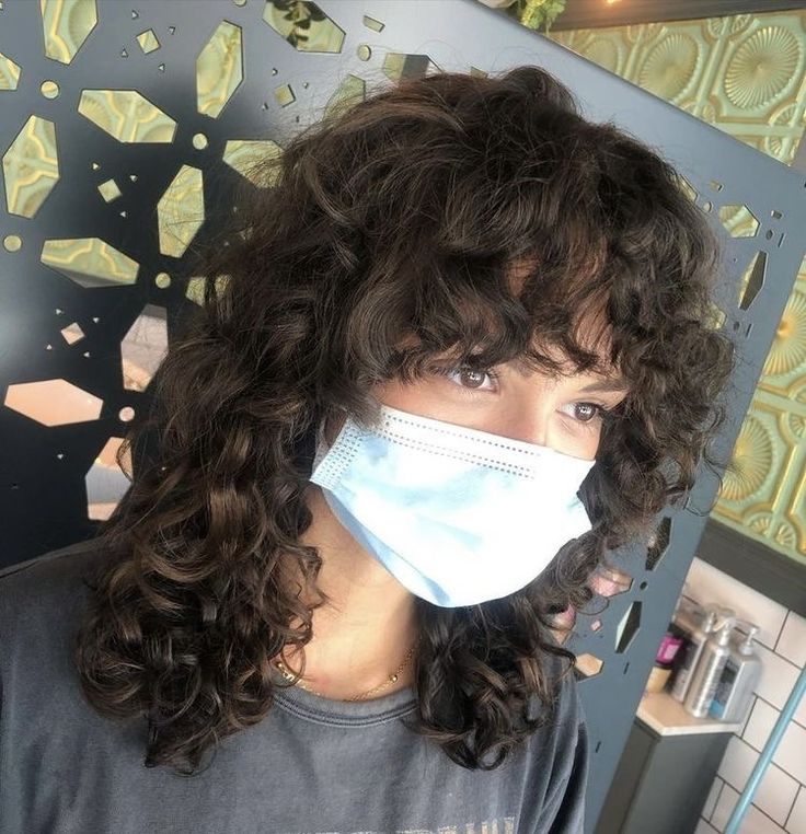 Wolfcut With Bangs Curly Hair, Queer Curly Haircut Long, Natural Curly Hair Mullet, Curly Mullet Girl, Curly Wolfcut, Grunge Haircut, Natural Curly Hair Cuts, Curly Mullet, Curly Hair Photos