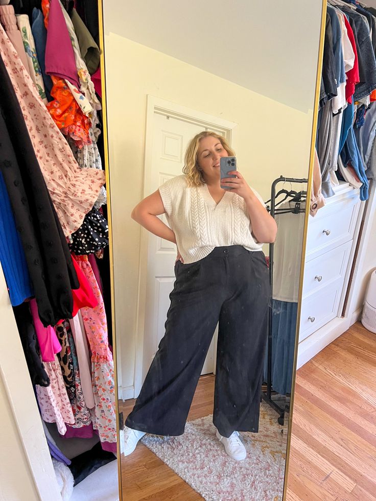 Blonde girl taking a mirror picture of her outfit wearing an ivory sweater vest tucked into black wide leg trousers with white sneakers Styling Sweater Vest Plus Size, Plus Size Sweater Vest Outfit, Women Wide Leg Pants Outfit, Wide Leg Pants Outfit Fall, Fashion 2023 Fall, Outfit Trousers, Fall 2023 Fashion Trends, Fall Fashion 2023, Women Wide Leg Pants