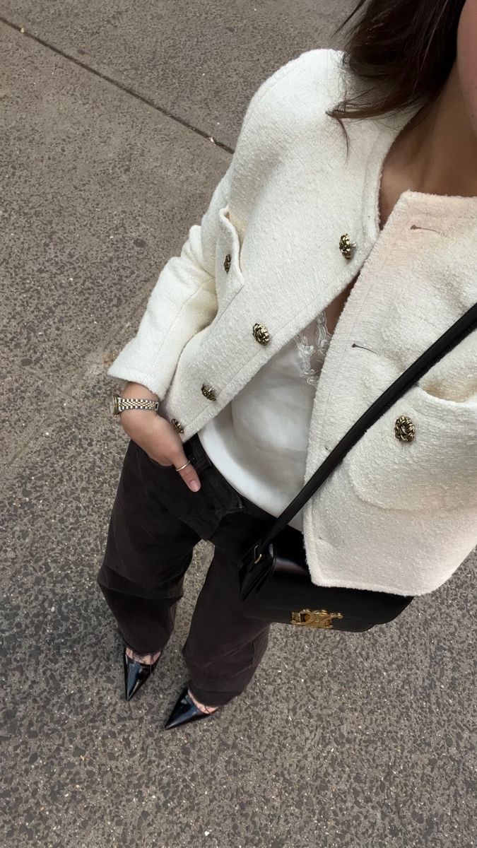 Tweed Jacket Outfit Casual, Boucle Jacket Outfit, Chanel Jacket Outfit, Style Tweed Jacket, Tweed Blazer Outfit, Tweed Jacket Style, Black Jacket Outfit, Summer Evening Outfit, Tweed Jacket Outfit