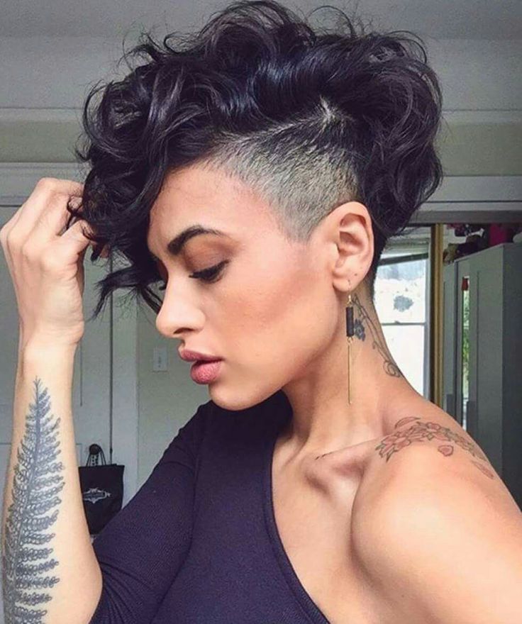 Shaved Back Long Front Hair, Pixie Wavy Hairstyles For Women, Feminine Undercut Long Hair Shaved Sides, Unique Pixie Cuts, Undercut Long Hair Sidecut, Short Boyish Hairstyles For Women, Edgy Short Hair For Women, Pixie Cut Oval Face, Fohawk Haircut For Women