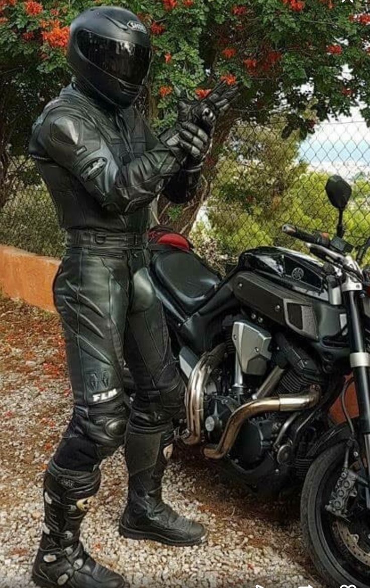 Motorcycle Suits Men, Motorcycle Leathers Suit, Motorcycle Guy, Hot Biker Guys, Bike Leathers, Hot Army Men, Motorcycle Aesthetic, Biker Aesthetic, Biker Gear