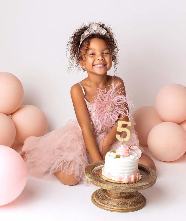 Ballet Birthday Photoshoot, Five Is A Vibe Birthday Photoshoot, Five Year Old Birthday Photoshoot, 7th Birthday Girl Photoshooting Ideas, 4th Birthday Girl Photoshooting, 6 Year Photoshoot, 3rd Birthday Studio Photoshoot, Girl 5th Birthday Photoshooting Ideas, Ballerina Birthday Photoshoot