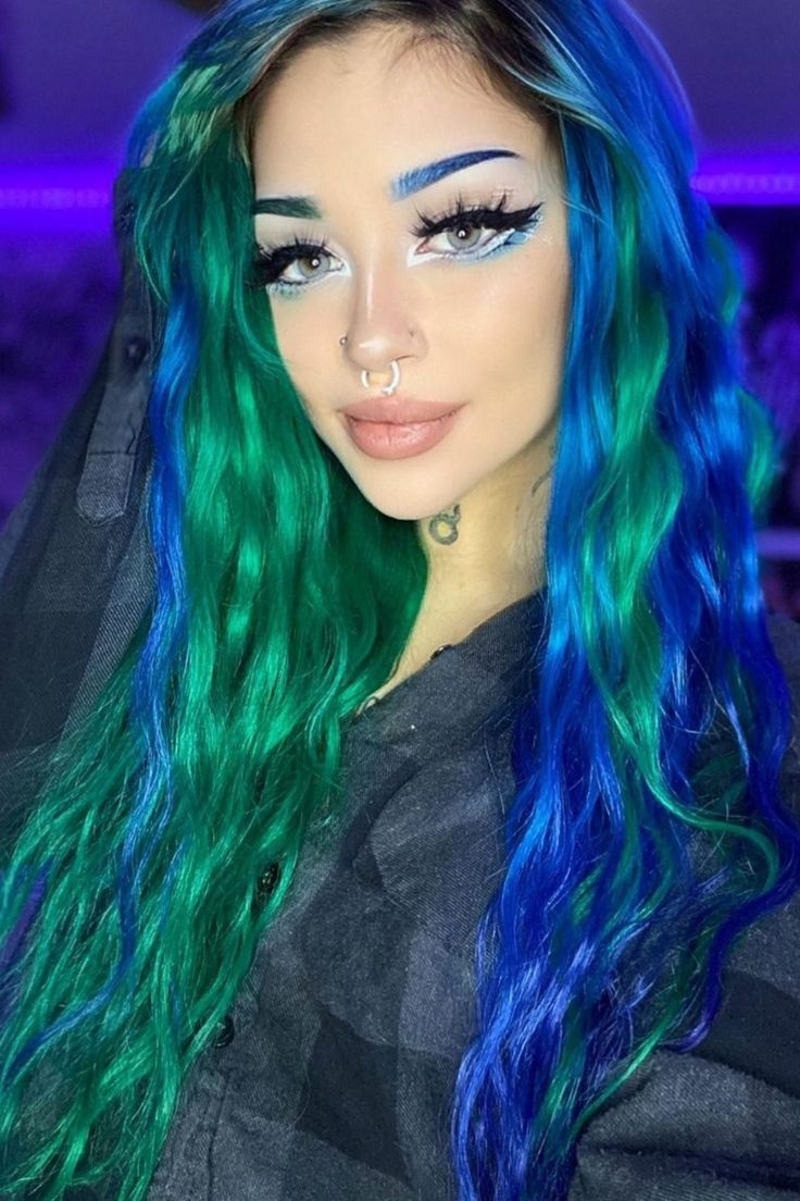 Blue And Green Hair Ideas, Half Green Hair, Green And Blue Hair, Blue And Green Hair, Weird Haircuts, Wild Hair Color, Split Dyed Hair, Vivid Hair Color, Split Hair