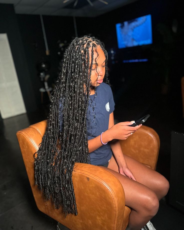 Soft Locs Boho Curls, Baddie Soft Locs Hairstyles, Bohemian Soft Locs With Color, Free Part Soft Locs, Soft Locs With Curls, Boho Soft Locs, Soft Locs Hairstyles, Braids Trending, Braid Locs