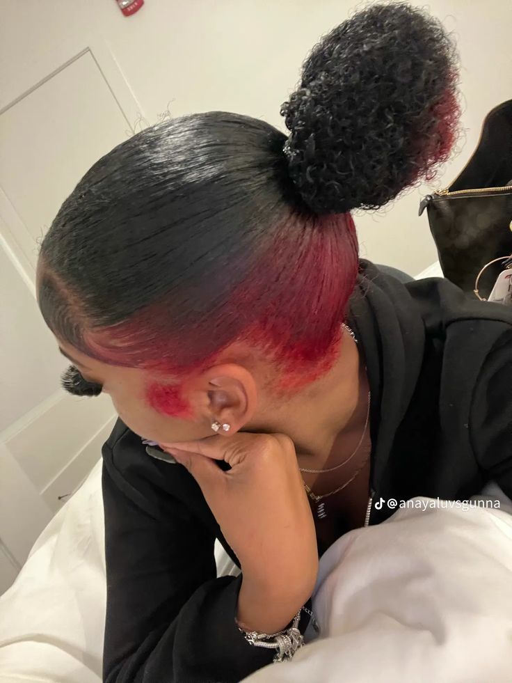 Skunk Hair On Black Women, Red Hair Black Women Natural, Stunk Strip Hairstyles, Red Natural Hair Black Women, Dyed Edges, Hair Stripes, Mixed Curly Hair, Sleek Ponytail Hairstyles, Peekaboo Hair