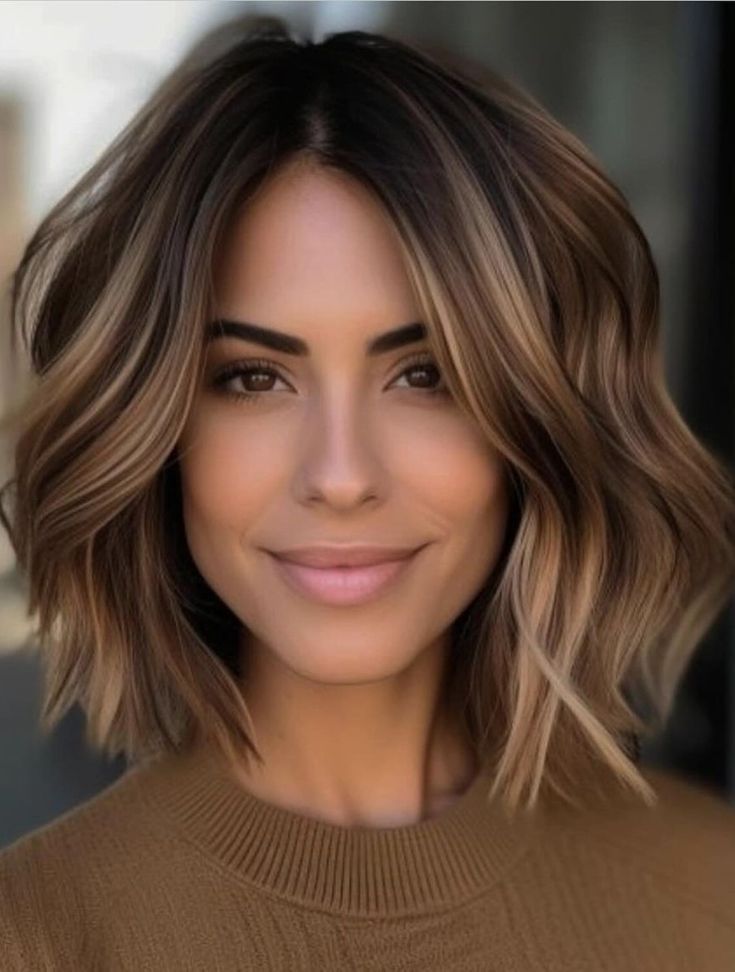 long layered bob cut Brown Hair With Blonde Highlights Green Eyes, Rambut Brunette, Bob Hairstyles For Fine Hair, Short Hair Balayage, Balayage Highlights, Style Hair, Hair Envy, Hair Color Trends, Haircut Ideas