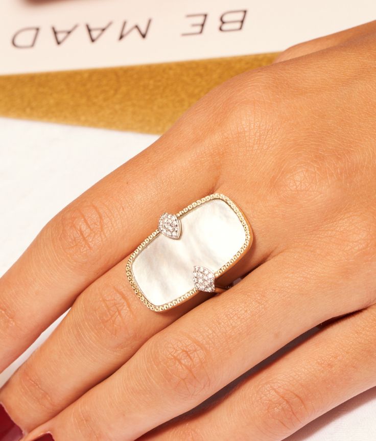 The Sangha Mother-of-Pearl ring is an iconic and resolutely chic ring.


 Behind Sangha rings, there is artisanal manufacturing for quality pieces, made to follow you everywhere. Chic Rings, Rock Outfits, Strawberry Quartz, Delicate Rings, Pearl Size, Pearl Ring, Pave Diamonds, Ring Necklace, Long Necklace