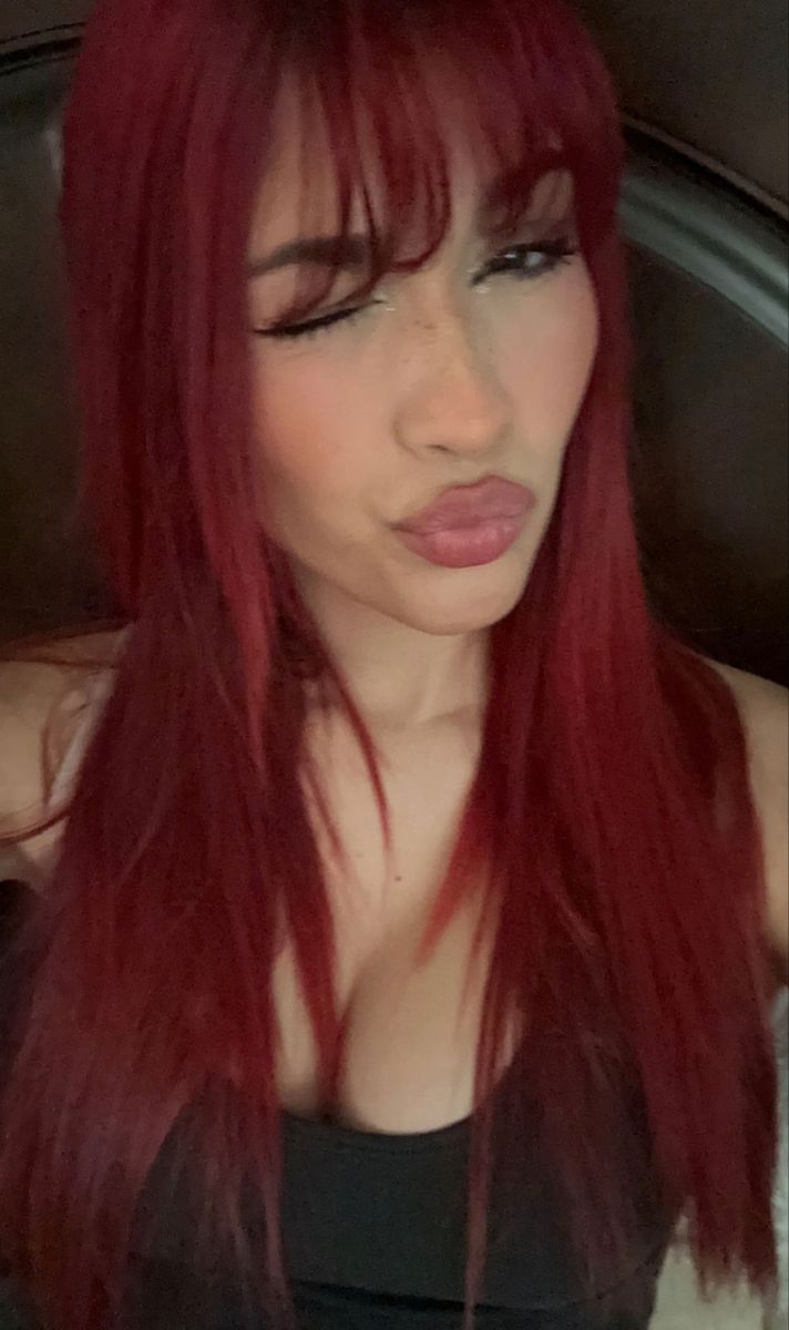 Red Hair With Black Eyebrows, Red Latina Hair, Red Hair Black Eyebrows, Bright Red Hair With Bangs, Dark Red Hair Makeup, Red Hair And Eyebrows, Red Hair And Red Eyebrows, Red Hair Latina, Ariana Grande Red Hair