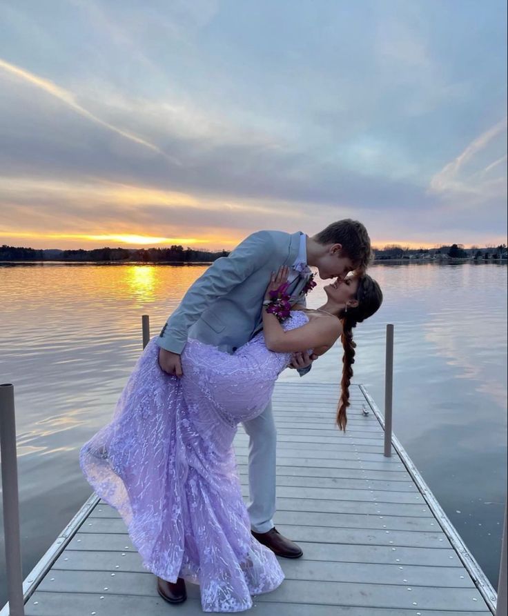 Purple Mermaid Prom Dress, Purple Hoco Dress, Prom Dress Purple, Prom Photography Poses, Prom Dates, Purple Evening Dress, Prom Photoshoot, Prom Couples, Prom Inspiration