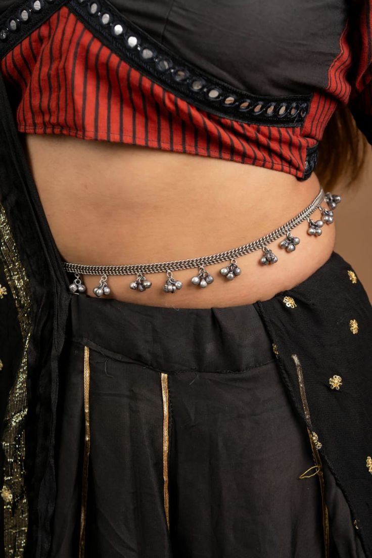 Oxidised Kamarband, Indian Kamarbandh, Silver Kamarbandh Designs, Kamarbandh Jewellery Silver, Love Bite Boyfriend Neck, Kamarbandh Jewellery, Indian Skirt And Top, Silver Anklets Designs, Indian Choker Necklace