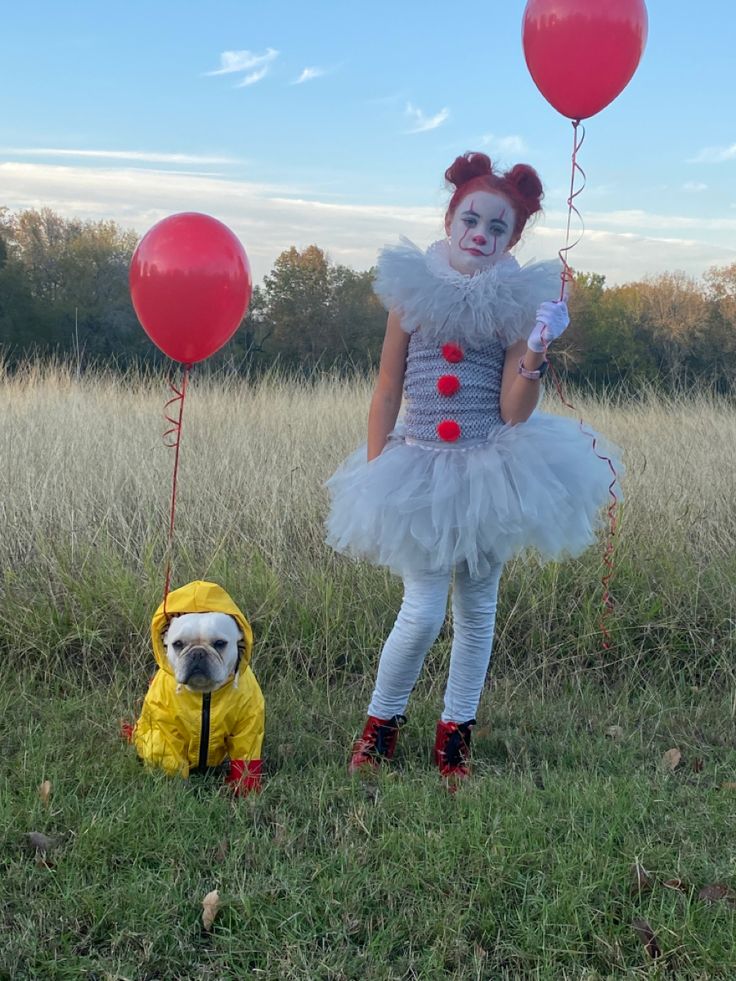 Pennywise Dog Costume, Halloween Costume Matching Dog, Dog Clown Costume, Bulldog Costumes Halloween, Bulldog Costumes, Halloween Costumes For French Bulldogs, Dog Human Costumes, Scary Dog Costumes, Human And Dog Costumes Matching