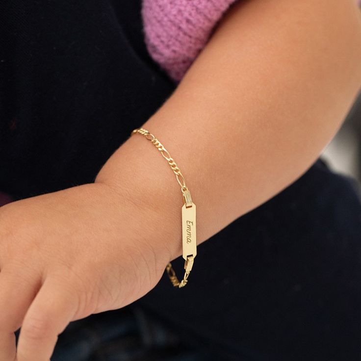 A classic engravable tag id bracelet for baby girls and boys that features an elegant figaro chain. This bracelet is crafted from genuine 14k yellow gold, a material that is safe for your baby with sensitive skin. This classic bracelet makes for a beautiful gift for a baby or toddlers special birthday. Gift box included with purchase. Toddler Gold Bracelet, Figaro Bracelet, Gold Chain Design, Kids Bracelets, Baby Bracelet, Classic Bracelets, Girl Christmas, Figaro Chain, Id Bracelets