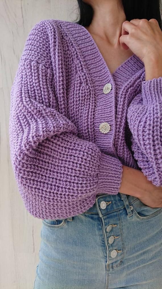 Purple Chunky Knit Winter Cardigan, Mode Shoes, Pattern Outfits, Mode Crochet, Crochet Vest Pattern, Diy Vetement, Purple Cardigan, Oversized Knitted Sweaters, Crochet Cardigan Pattern