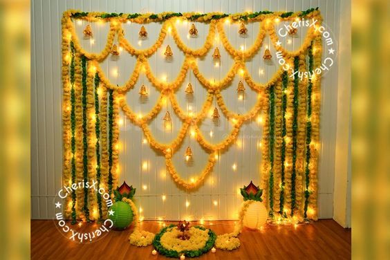 Backdrop Decoration Haldi Decoration Ideas Backdrops, Haldi Decoration Ideas, Ganpati Decoration Theme, Haldi Decoration, Simple Stage Decorations, Home Flower Decor, Ganpati Decoration At Home, Janmashtami Decoration, Diwali Decorations At Home