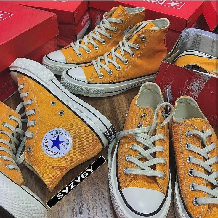 Yellow Converse, All Stars Converse, Yellow Shoes, Shoe Inspo, Yellow Aesthetic, Converse Sneakers, Mellow Yellow, Converse All Star, Audrey Hepburn