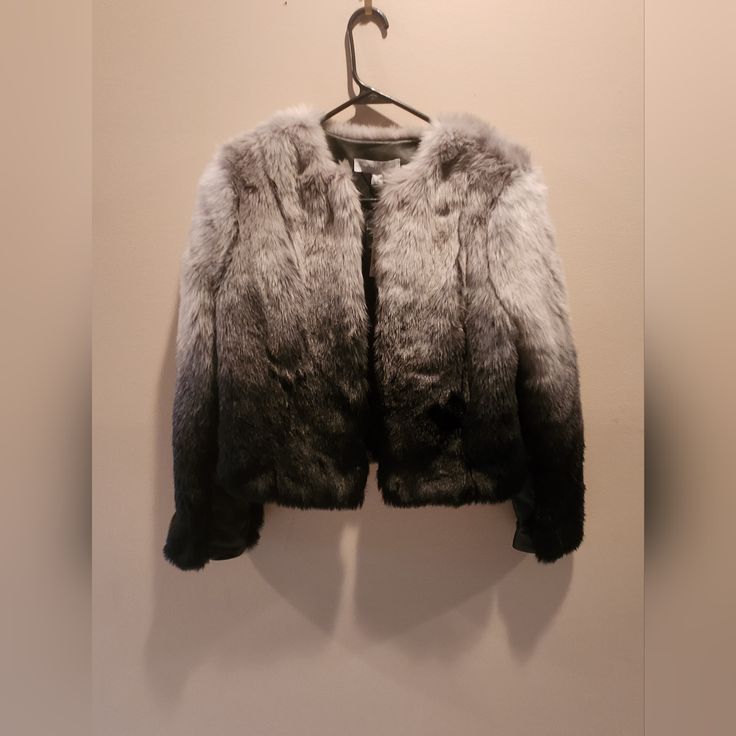 Gorgeous Gray To Black Faux Fur. Super Warm And Cozy, Perfect To Wear To Classes In The Winter. The Clasps Are Hook And Eye. Silver Evening Outerwear For Winter, Black Ombre, Women's Jackets, Black Faux Fur, In The Winter, The Winter, Warm And Cozy, Black Silver, Faux Fur