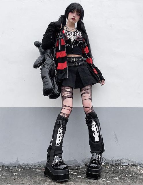 Grunge Leggings Outfit, Red Goth Outfits, Gothic Y2k, E Girl Outfits, Emo Girl, Alt Outfits, E Girl, Alternative Clothing, Alt Fashion