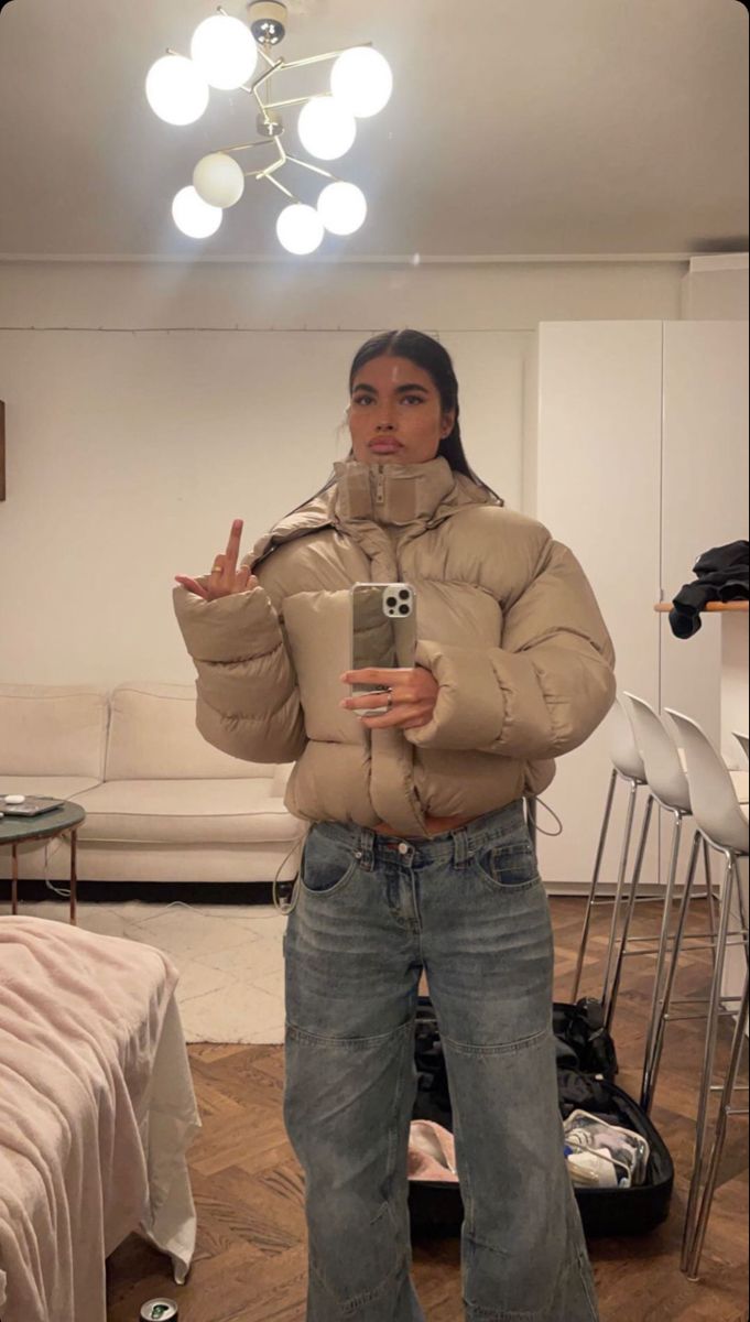 Beige Puffer Coat Outfit, Puff Jacket Outfit, Puffer Jacket Aesthetic, Black North Face Puffer, Puffer Coat Outfit, Beige Puffer Jacket, Puffer Outfit, Beige Puffer, Puffer Jacket Outfit