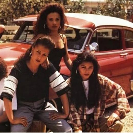 90s Latina Fashion, 90s Chola, 90s Latina Aesthetic, Latina Culture, 90s Latina, Latina Vibes, Latina Aesthetic, Chola Girl, Wallpaper Backgrounds Aesthetic