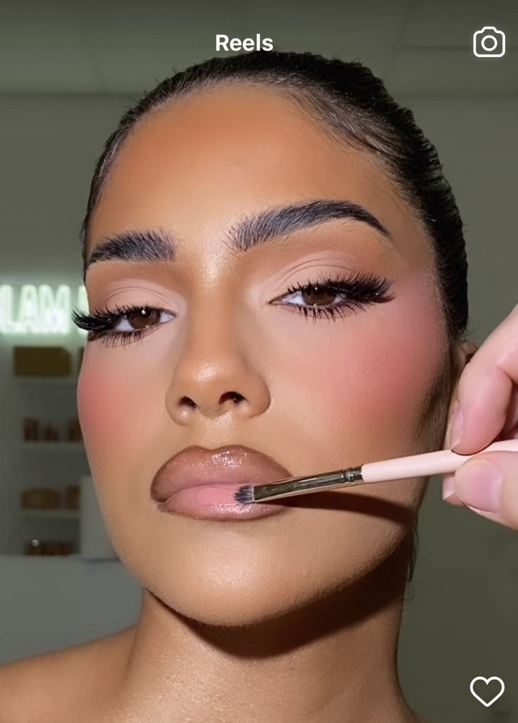 Heavenly Body Aesthetics, Part Makeup Looks, Pretty Soft Glam Makeup, Pluses Size Outfit, High Arch Eyebrows Tutorial, Miami Makeup Looks, Bare Minimum Makeup, Soft Birthday Makeup, Soft Beat Makeup