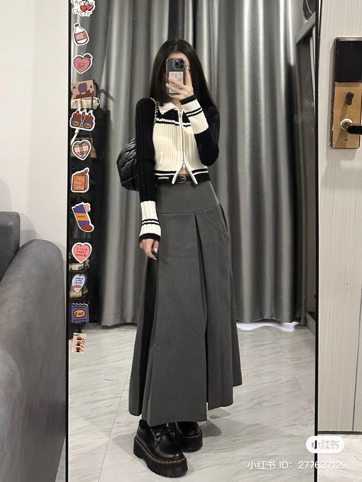 Acubi Long Skirt, Long Gray Skirt Outfit, Grey Long Skirt Outfit, Modest Acubi Fashion, Long Grey Skirt Outfit, Long Skirt Outfits Korean, Midi Skirt Outfit Casual, Korean Skirt Outfits, Black Midi Skirt Outfit