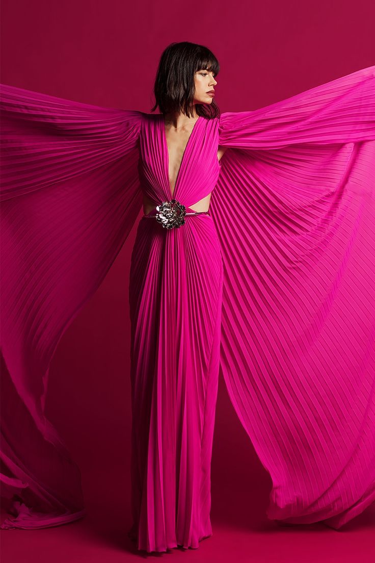 Plunging neckline fully pleated gown with metal belt and broche - HerTrove Pink Skirt Set, Isabel Sanchis, Dress Cape, Pleated Gown, Dress Name, Beautiful Evening Dresses, Column Skirt, Fashion Gowns, Cape Sleeves