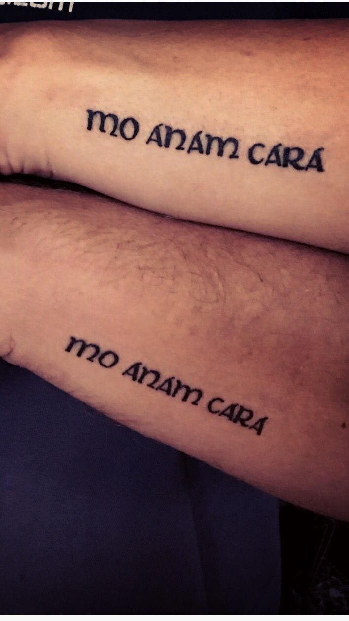 two people with tattoos on their arms that say no amam cara and no amam cara