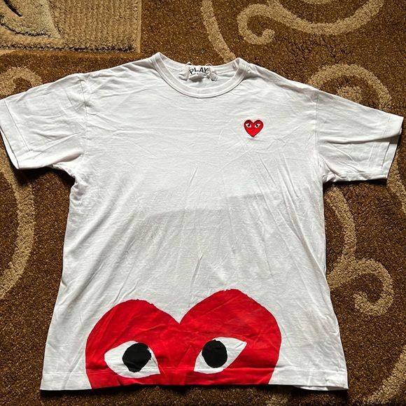 Comme des Garçon PLAY T-Shirt Comme Des Garcons T Shirt, Comme Des Garcons Shirt, Comme Des Garcons Play, Comme Des Garcons, Mens Tees, Greece, Color White, Tee Shirts, Mens Tops