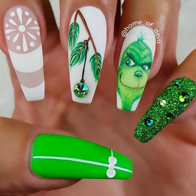 Christmas nails should reflect your holiday mood. It happens so that we know about all the best ideas in existence and we are willing to share! Grinch Nails, Unghie Sfumate, December Nails, Winter Nails Acrylic, Cute Christmas Nails, Christmas Nail Art Designs, Christmas Nails Acrylic, Nail Swag, White Nail