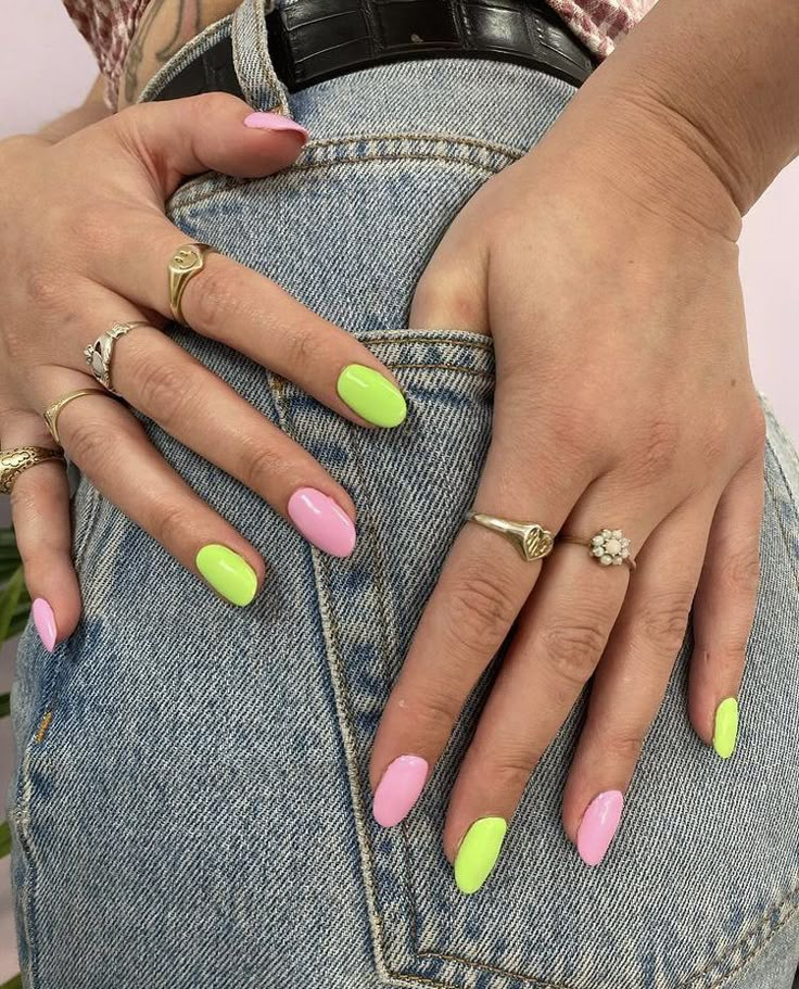 Bright Round Nails, Bright Summer Colors For Nails, Multi Colored Nails Summer Bright, Alternating Color Nails, Different Shade Nails, Two Color Nails On Each Hand, Both Hands Different Color Nails, Two Colored Nails, Nails Color Combinations