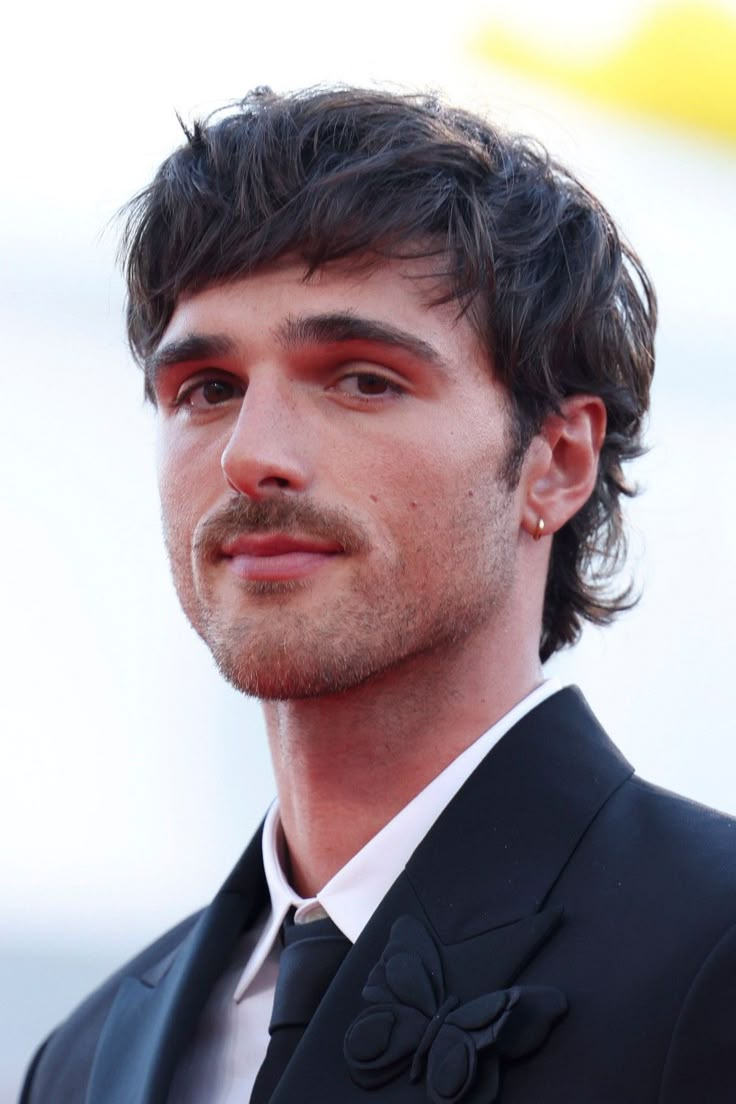 Jacob Elordi Moustache, Haircuts Men Mullet, Jacob Elordi Mustache, Jacob Elordi Haircut, Jacob Elordi Mullet, Mens Straight Haircut, Mallet Haircut Men, Jacob Elordi Hair, Mullet And Mustache