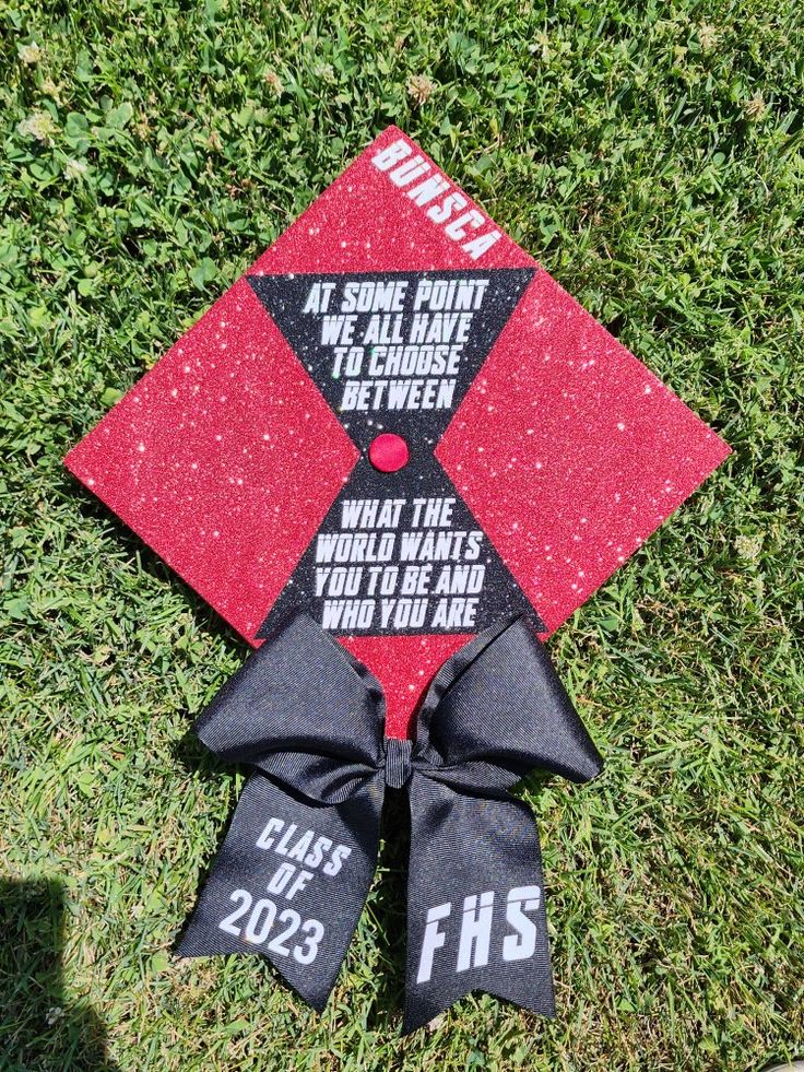 https://instagram.com/apocketfullofcrafty?igshid=MzRlODBiNWFlZA== Wrestling Graduation Cap Ideas, Grad Cap Ideas Marvel, Mha Graduation Cap, Avengers Graduation Cap, Red Grad Cap Ideas, Grad Cap With Bow, Marvel Grad Cap, Marvel Graduation Cap, Marvel Graduation Cap Ideas