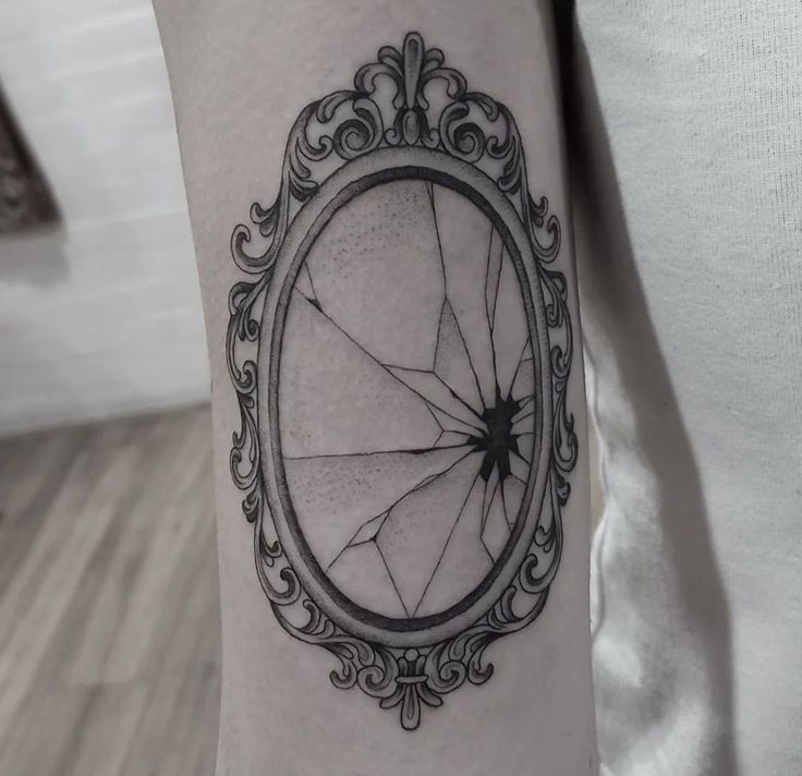 Haunted Mirror Tattoo, Vintage Mirrors Tattoo, Mirroring Tattoos, Oval Mirror Tattoo, Medusa Mirror Tattoo, Antique Mirror Drawing, Tattoos In Frames, Vintage Mirror Tattoo Design, Vanity Mirror Tattoo