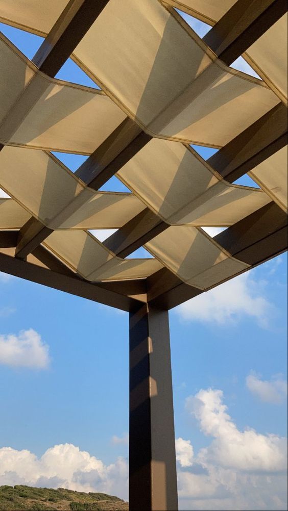 an outdoor area with many shades on the roof