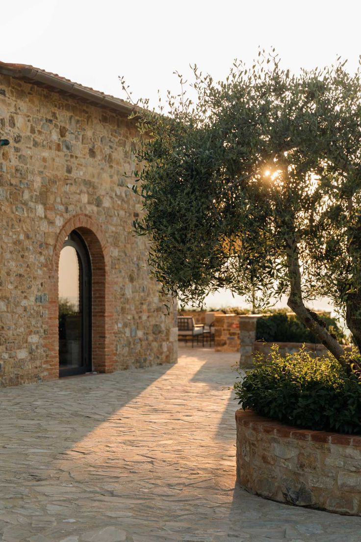 A rustic-chic reatreat offering an authentic and relaxed Tuscan experience Vineyard Home Aesthetic, Italian Countryside Interior, Tuscan Driveway, Tuscan Villa Exterior, Tuscany Architecture, Tuscan Interior Design, Rustic Italian Villa, Italian Garden Design, Italian Villa Interior Design