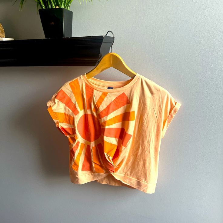 Old Navy Girls Sun Cropped Tshirt Nwot, Never Worn Orange Short Sleeve Graphic Tee, Orange Graphic Tee For Spring, Fun Orange Cotton Top, Fun Orange Cotton Tops, Cute Orange Crew Neck Top, Fun Orange Summer Tops, Fun Orange Top For Spring, Boys Pink Shirt, Cropped Tshirt