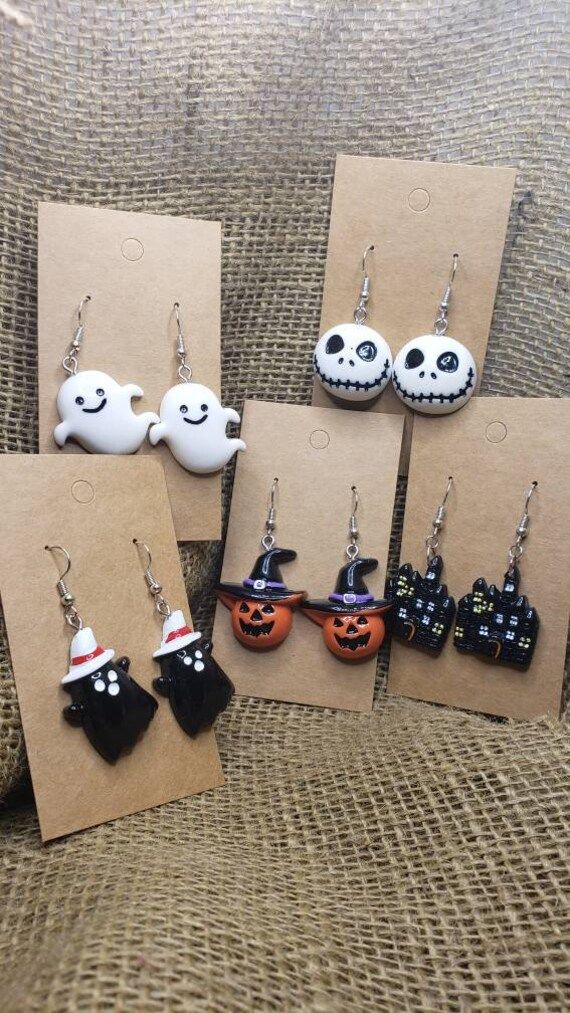 six halloween themed earrings are on display