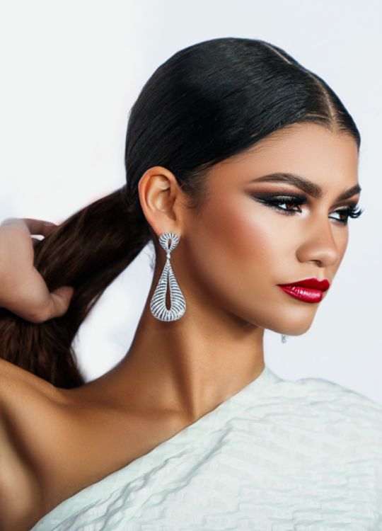 Zendaya Zendaya Makeup, Zendaya Maree Stoermer Coleman, Zendaya Outfits, Zendaya Style, Zendaya Coleman, Perfect Brows, Looks Style, Fall Hair, Maquillaje De Ojos