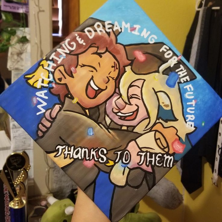 Vee and Luz hugging after graduating Polaroid painted on graduation cap. The words "Watching and dreaming for the future" arched around them and "Thanks to them" in the owl house font on the bottom Owl House Graduation Cap, The Owl House Birthday Party, Graduation Cap Painting Ideas, College Grad Cap Ideas, Graduation Cap Decoration Diy, High School Graduation Cap, Grad Cap Designs, Diy Graduation Cap, Cap Decoration