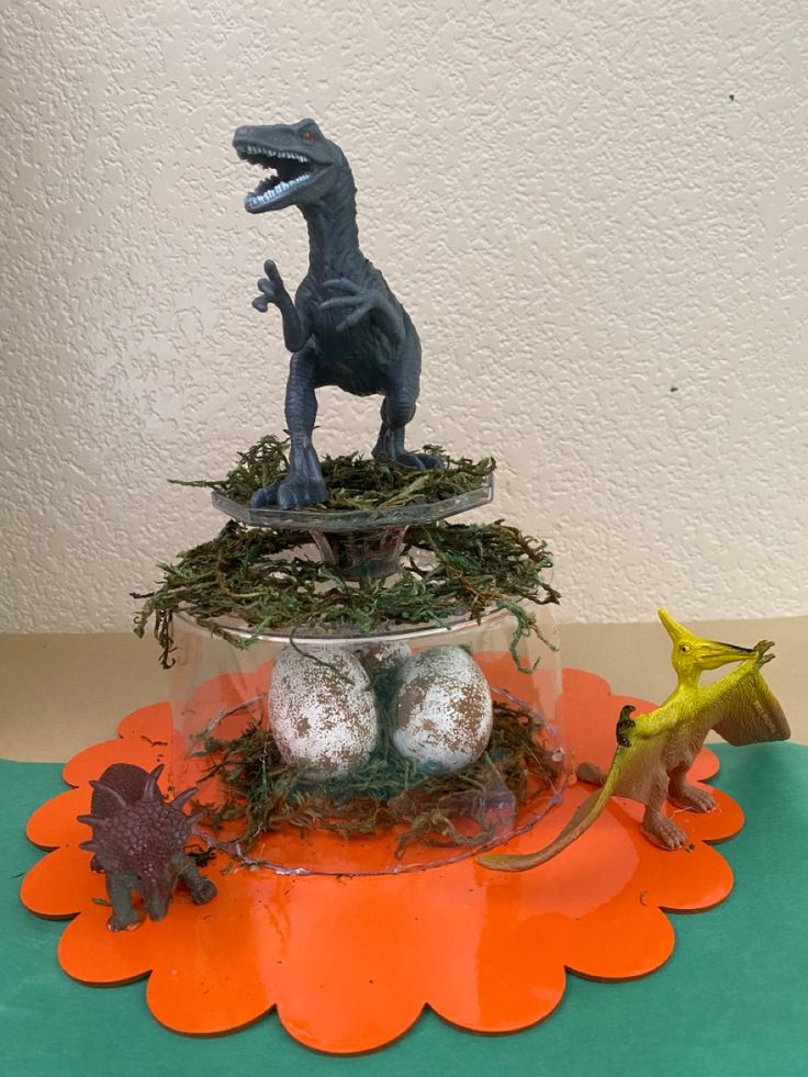 Easy DIY dinosaur center piece for your child�’s birthday. Dino Centerpiece Party Ideas, Dinosaur Table Decorations, Dinosaur Centerpieces Ideas, Dino Train, Third Birthday Boys, T Rex Cake, Jurassic Park Birthday Party, Fake Moss, Diy Dinosaur