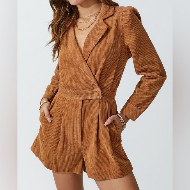 Love You Bunches Brand Brown Corduroy Short Jumper Romper. New With Tags Size Medium Check Out My Other Items. 10% Off 2 Items 15% Off 3 Items!! Gold Earring Cuff, Chinese Laundry Heels, Blue Ankle Boots, Shorts Romper, Corduroy Shorts, Velvet Headband, Bubble Sleeve, Sleeved Romper, Long Sleeve Romper